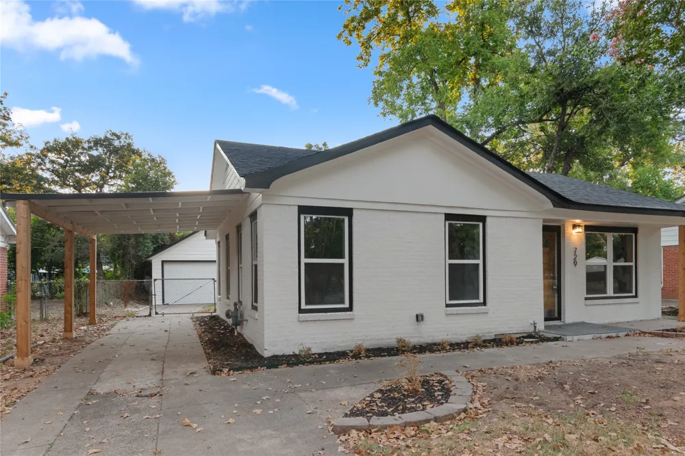 729 Thersa Drive River Oaks, TX 76114