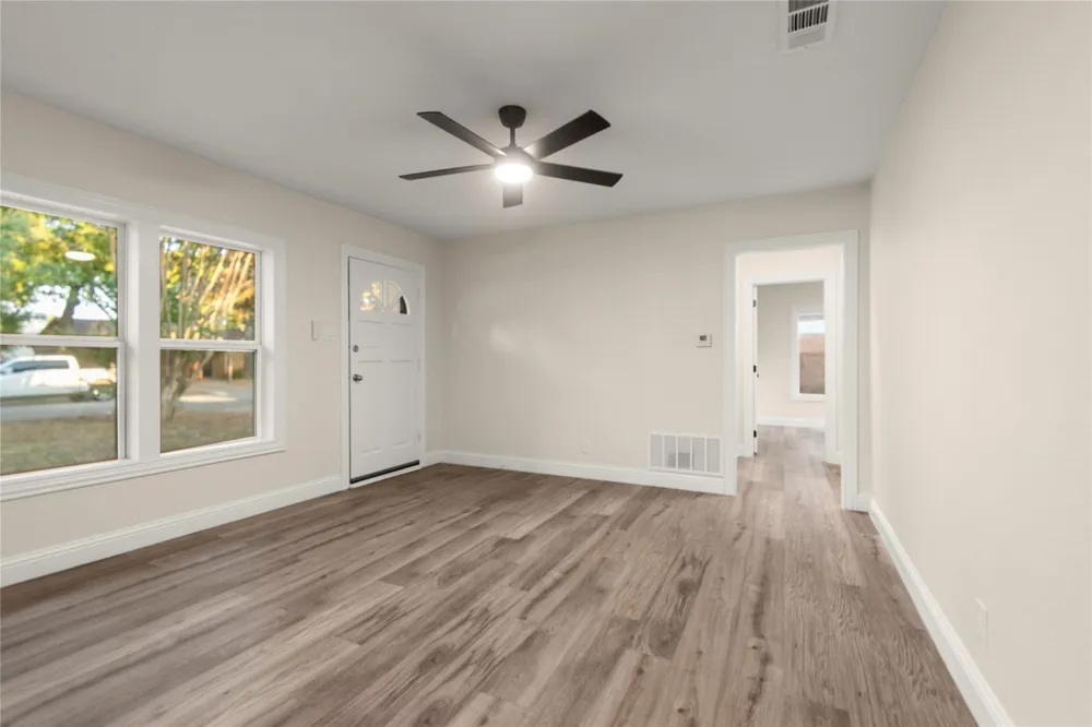 729 Thersa Drive River Oaks, TX 76114