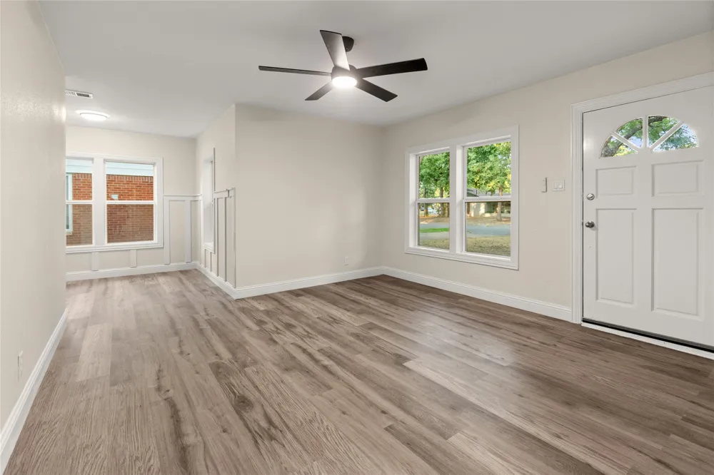 729 Thersa Drive River Oaks, TX 76114
