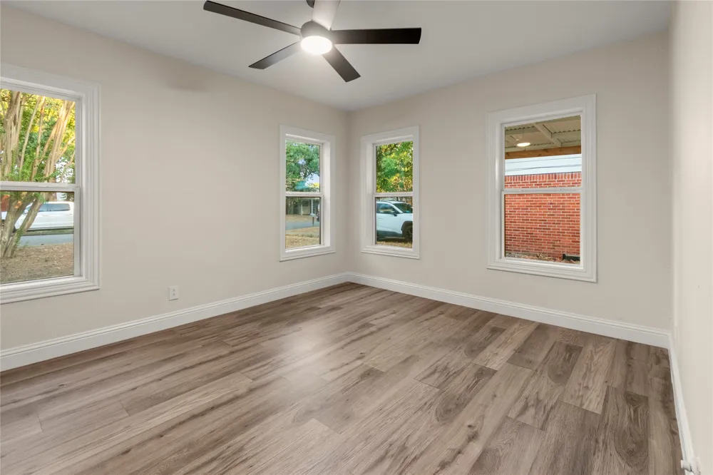 729 Thersa Drive River Oaks, TX 76114