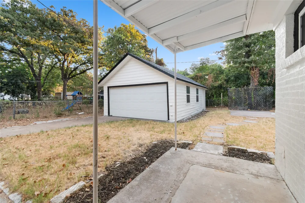 729 Thersa Drive River Oaks, TX 76114