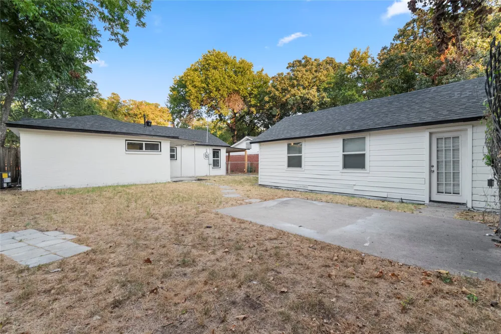 729 Thersa Drive River Oaks, TX 76114