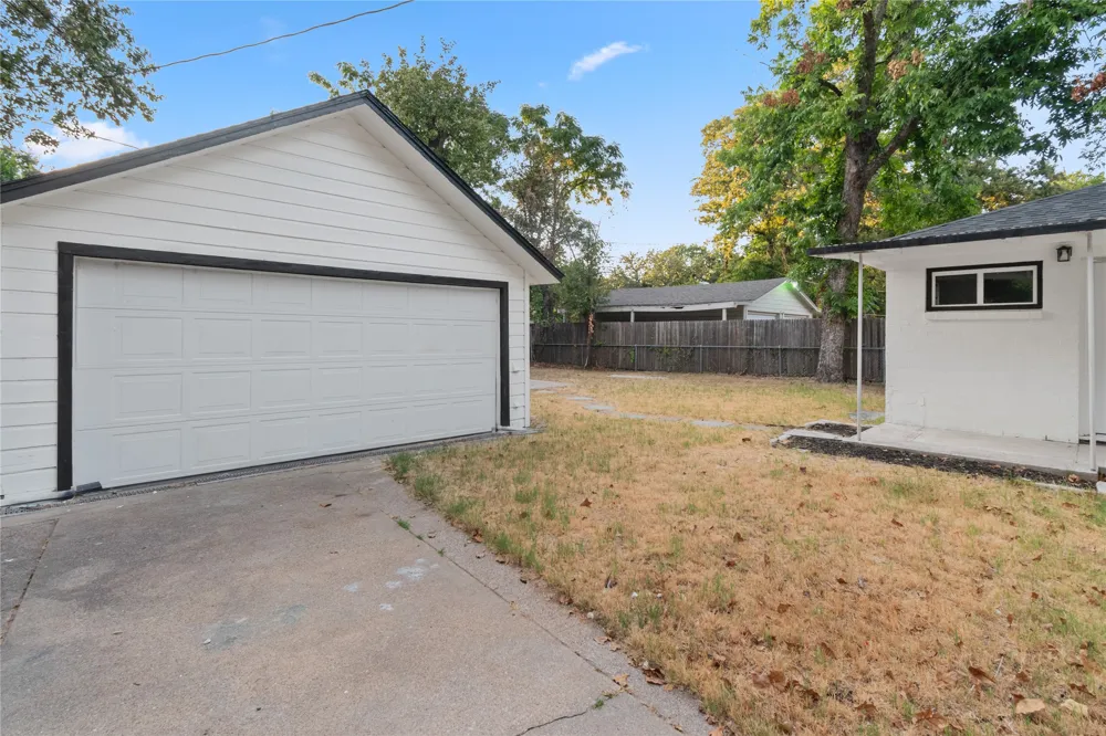 729 Thersa Drive River Oaks, TX 76114