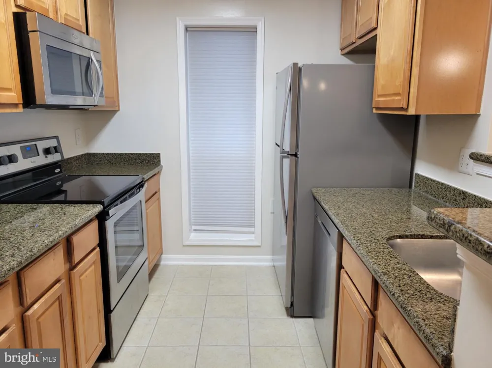 3178 SUMMIT SQUARE DRIVE #3-B12 Oakton, VA 22124