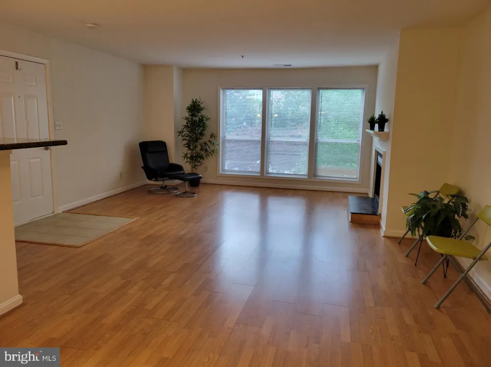 3178 SUMMIT SQUARE DRIVE #3-B12 Oakton, VA 22124