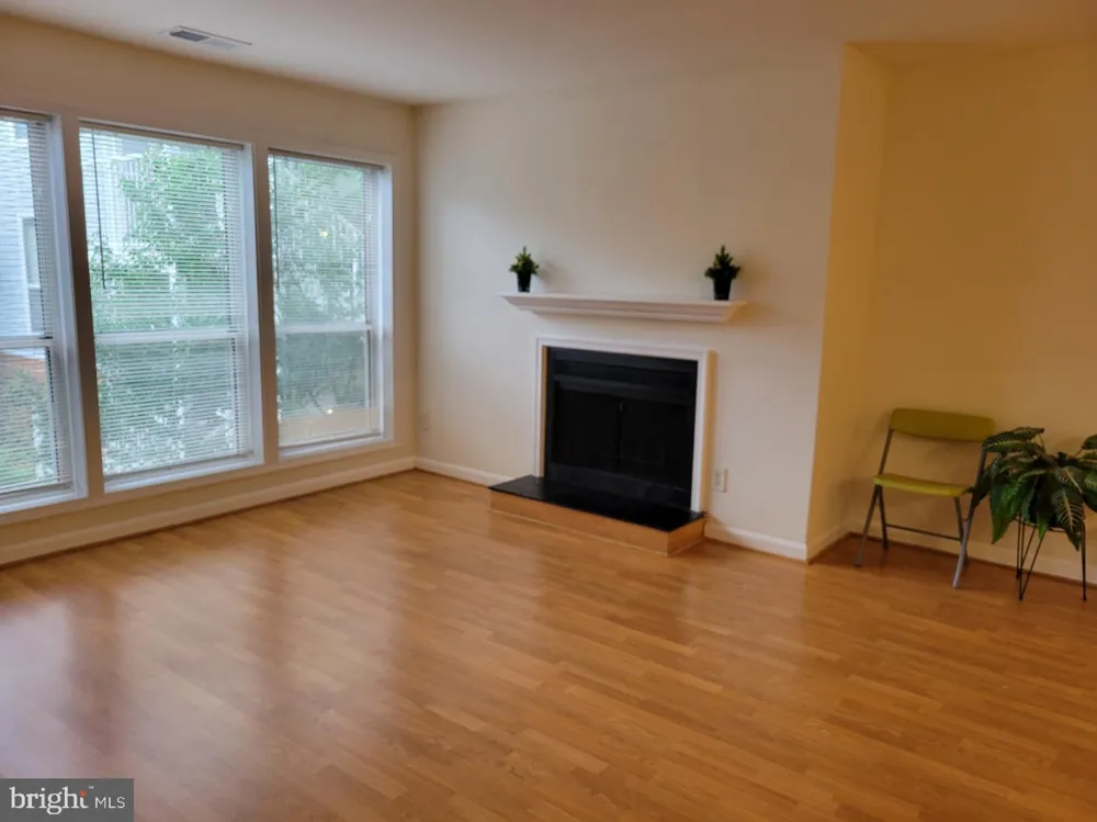 3178 SUMMIT SQUARE DRIVE #3-B12 Oakton, VA 22124
