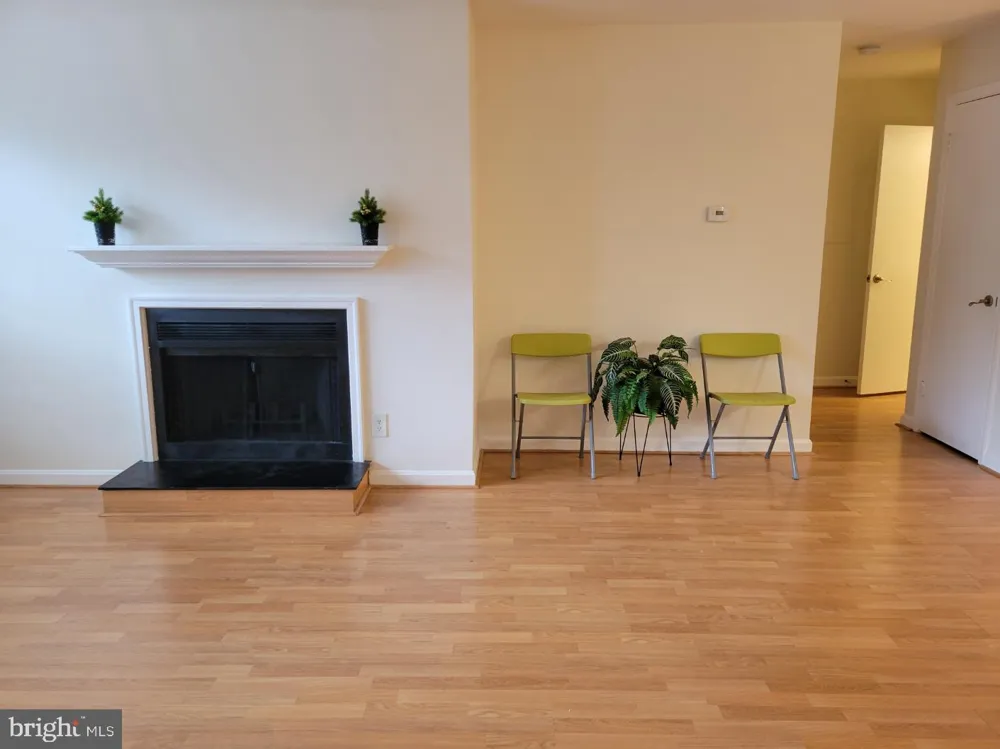 3178 SUMMIT SQUARE DRIVE #3-B12 Oakton, VA 22124