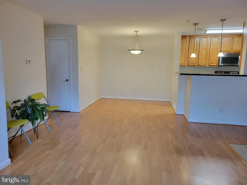 3178 SUMMIT SQUARE DRIVE #3-B12 Oakton, VA 22124