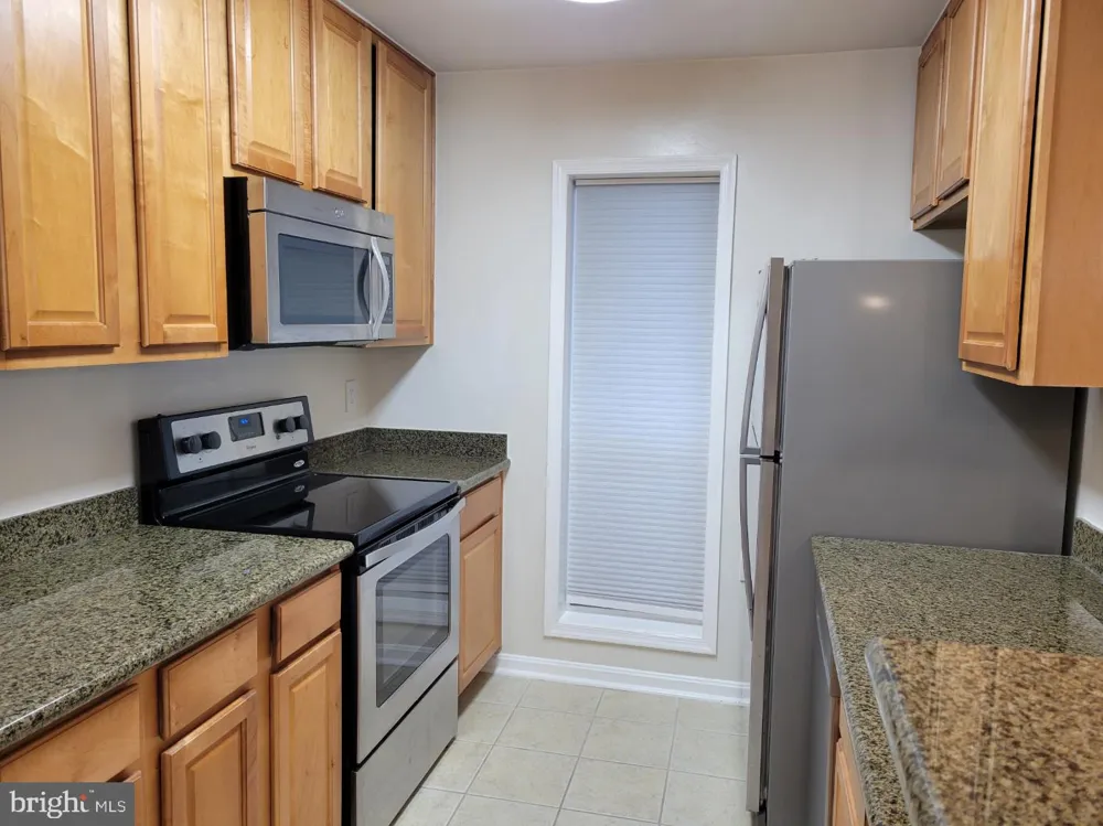 3178 SUMMIT SQUARE DRIVE #3-B12 Oakton, VA 22124