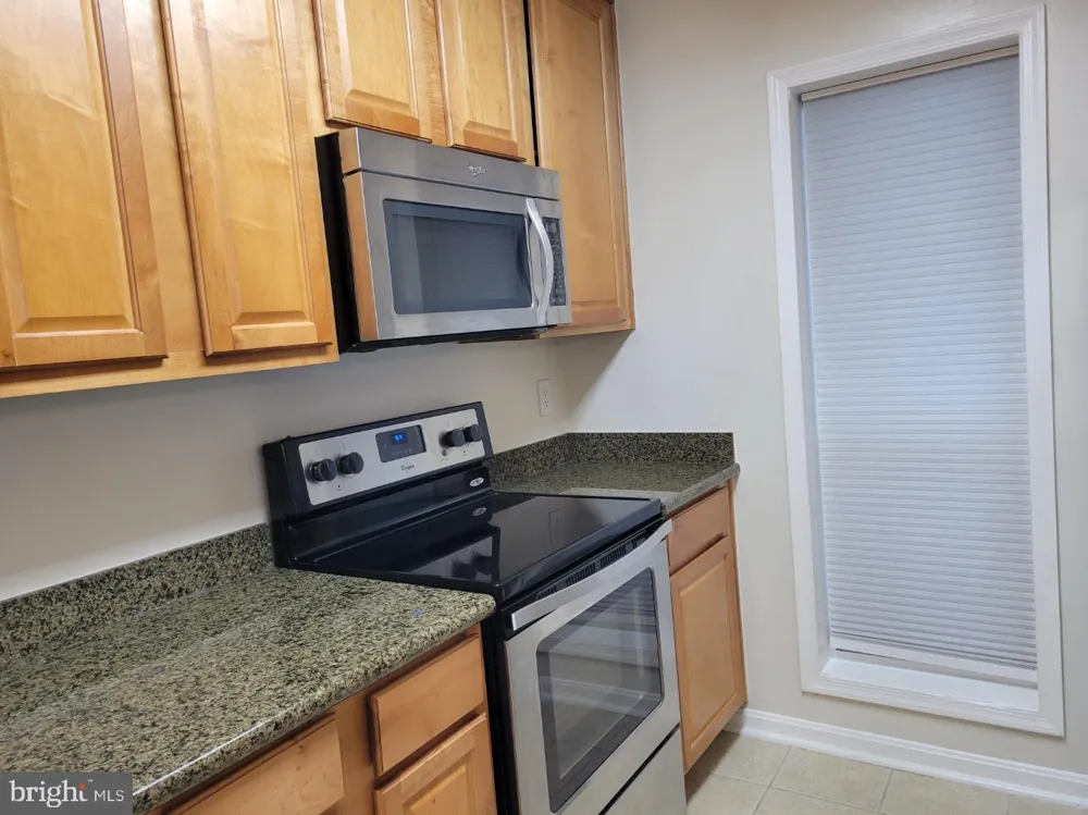 3178 SUMMIT SQUARE DRIVE #3-B12 Oakton, VA 22124
