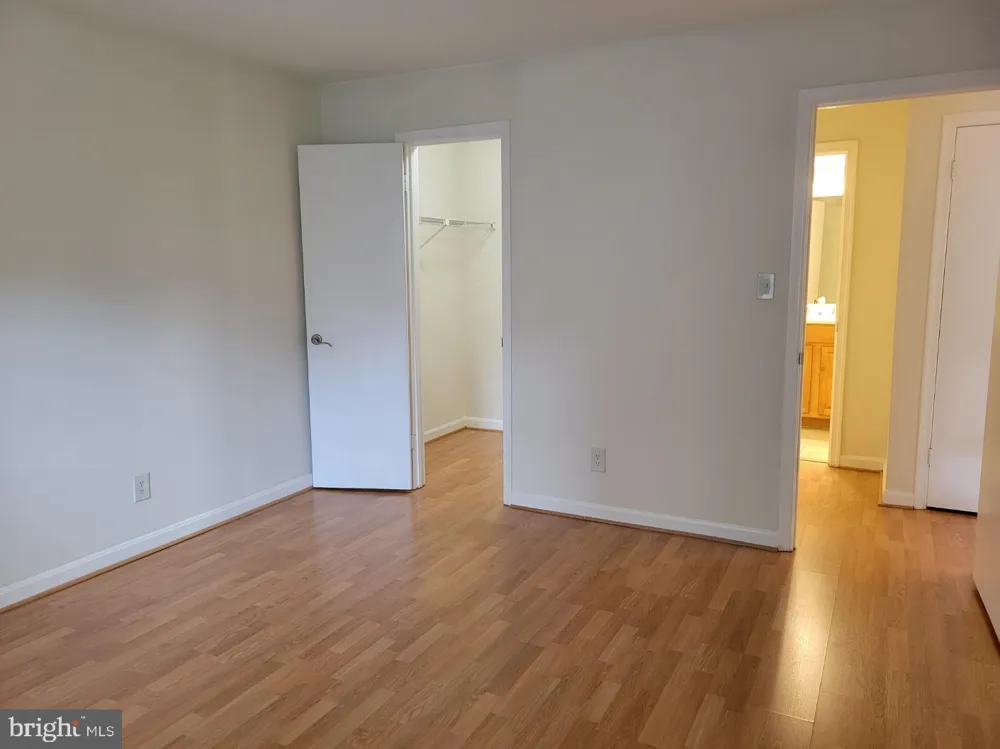 3178 SUMMIT SQUARE DRIVE #3-B12 Oakton, VA 22124