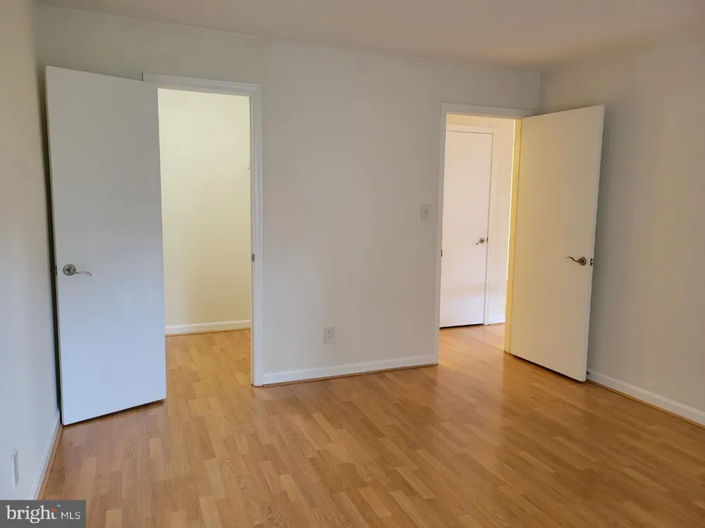 3178 SUMMIT SQUARE DRIVE #3-B12 Oakton, VA 22124