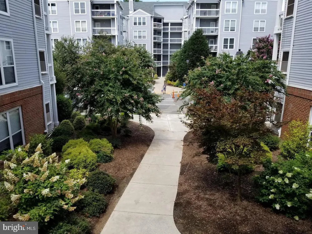 3178 SUMMIT SQUARE DRIVE #3-B12 Oakton, VA 22124