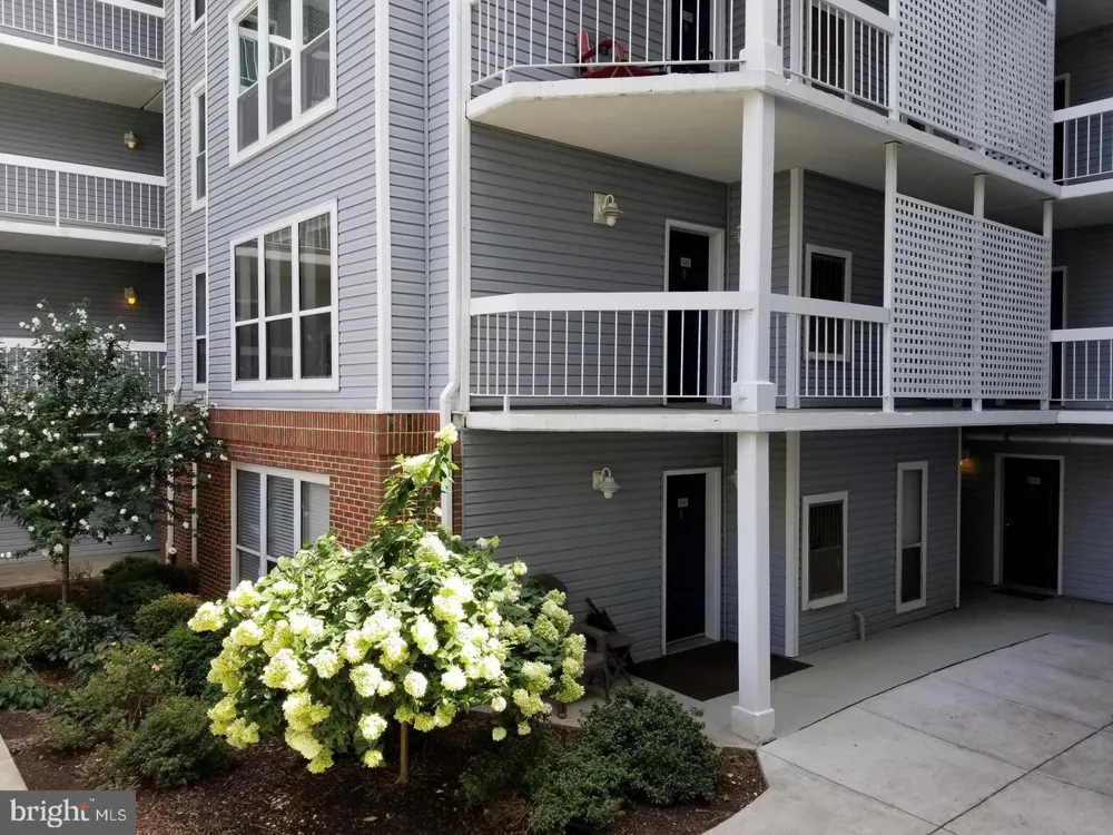 3178 SUMMIT SQUARE DRIVE #3-B12 Oakton, VA 22124