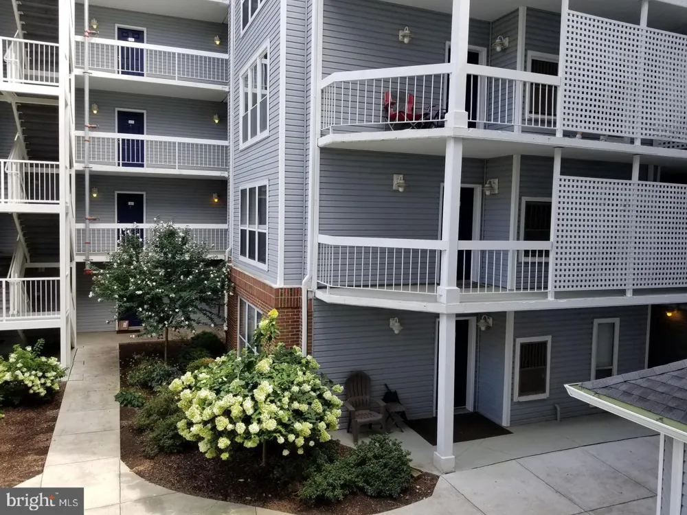 3178 SUMMIT SQUARE DRIVE #3-B12 Oakton, VA 22124