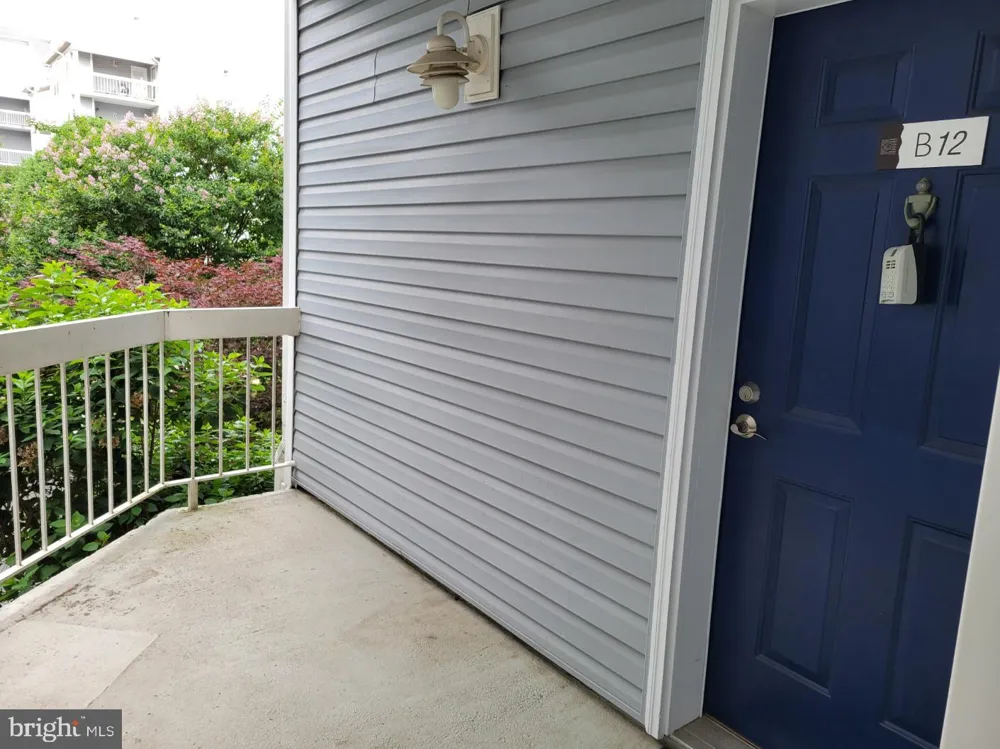 3178 SUMMIT SQUARE DRIVE #3-B12 Oakton, VA 22124