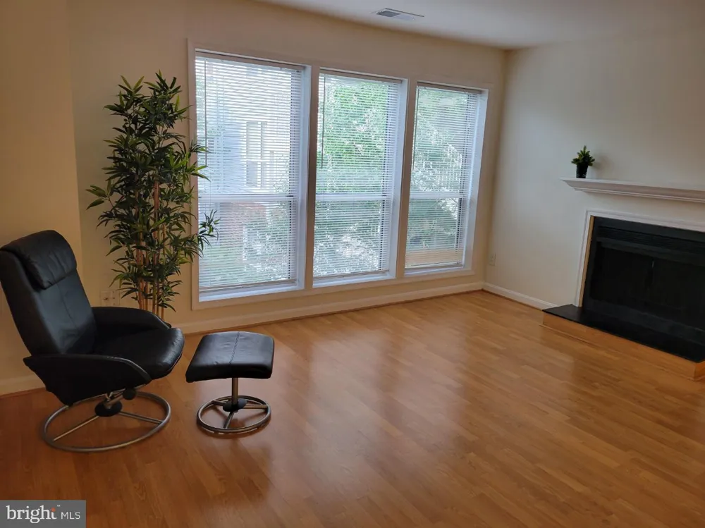 3178 SUMMIT SQUARE DRIVE #3-B12 Oakton, VA 22124