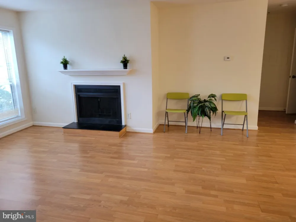3178 SUMMIT SQUARE DRIVE #3-B12 Oakton, VA 22124
