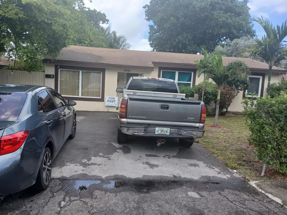 330 SW 14TH STREET Dania Beach, FL 33004