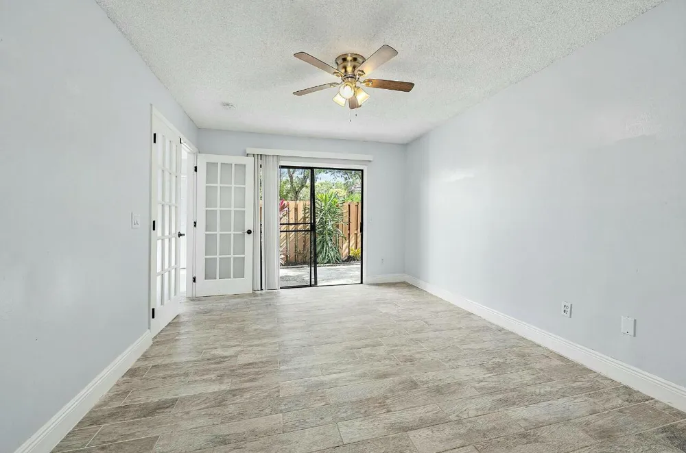 4012 PALM BAY CIRCLE #D West Palm Beach, FL 33406