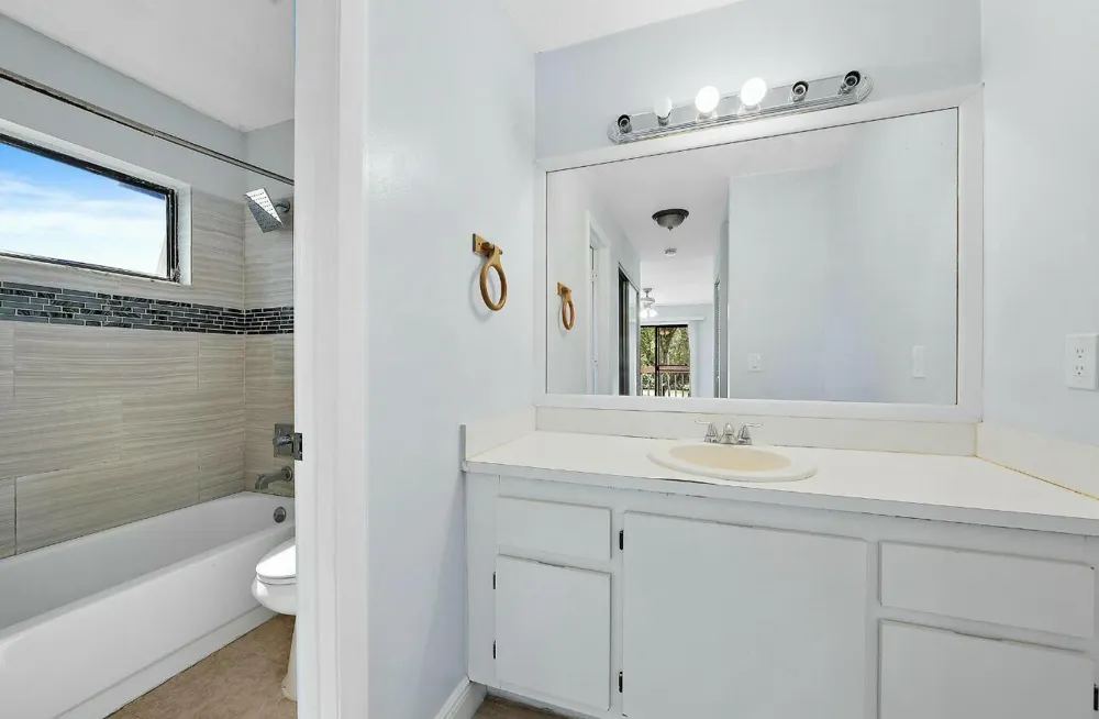 4012 PALM BAY CIRCLE #D West Palm Beach, FL 33406