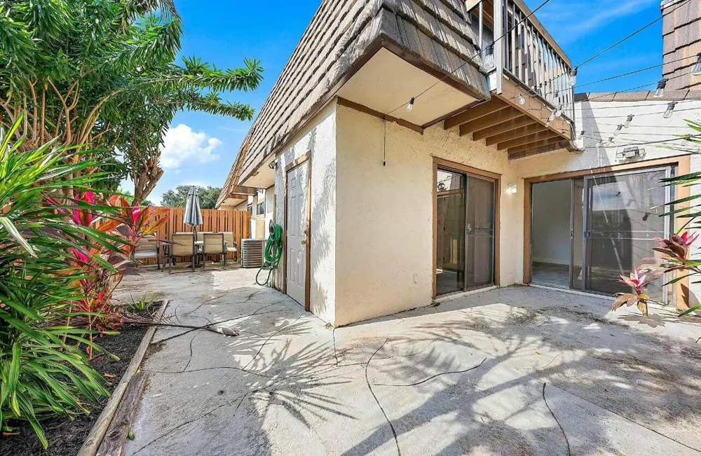 4012 PALM BAY CIRCLE #D West Palm Beach, FL 33406