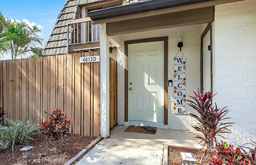 4012 PALM BAY CIRCLE #D West Palm Beach, FL 33406
