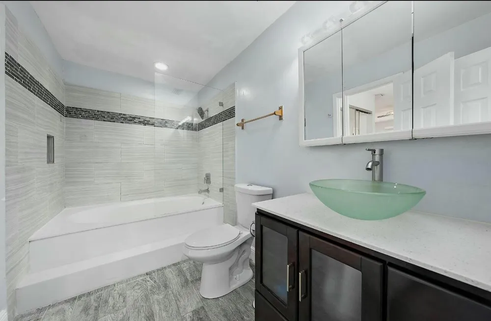 4012 PALM BAY CIRCLE #D West Palm Beach, FL 33406