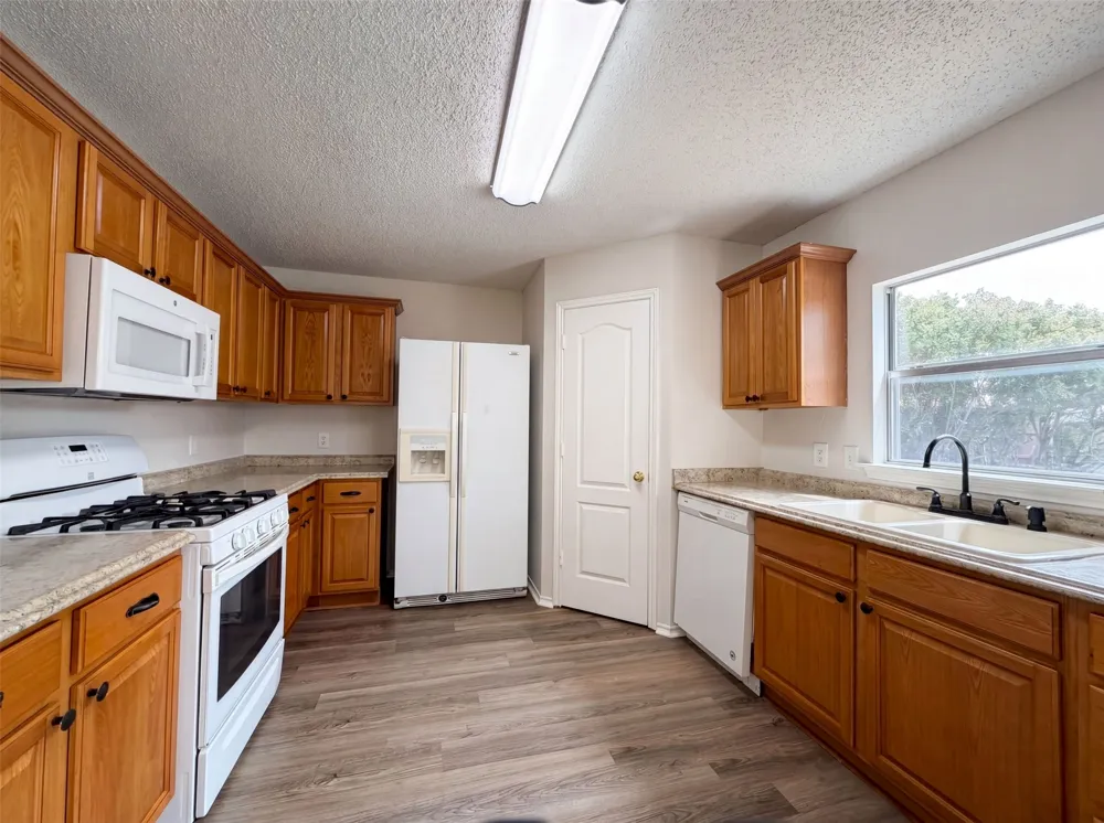 7001 Edmundson Drive Arlington, TX 76002