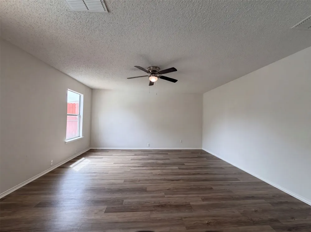 7001 Edmundson Drive Arlington, TX 76002