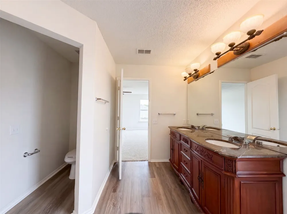 7001 Edmundson Drive Arlington, TX 76002