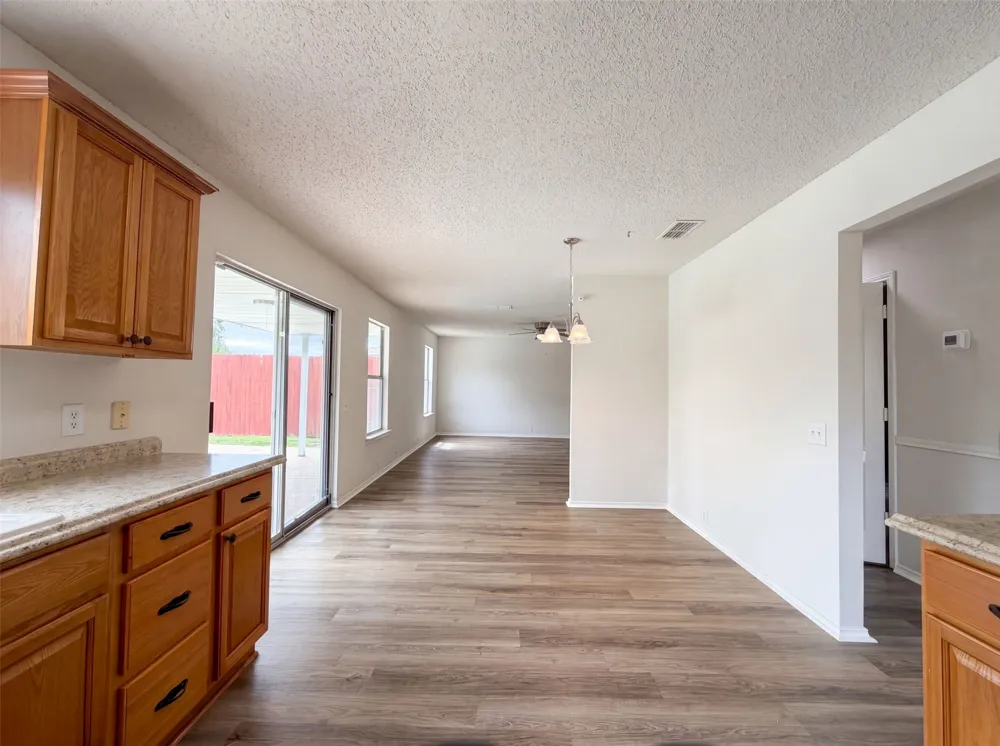 7001 Edmundson Drive Arlington, TX 76002