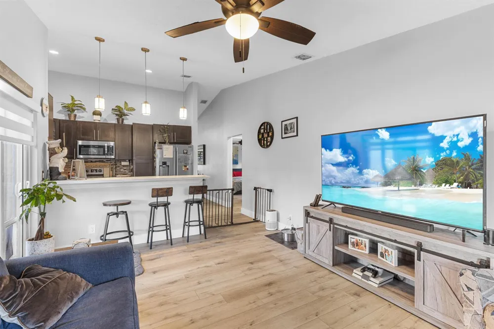 5318 NW 93rd Avenue Sunrise, FL 33351