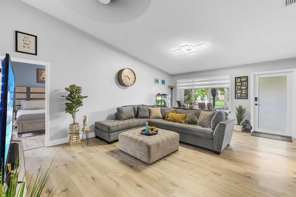 5318 NW 93rd Avenue Sunrise, FL 33351