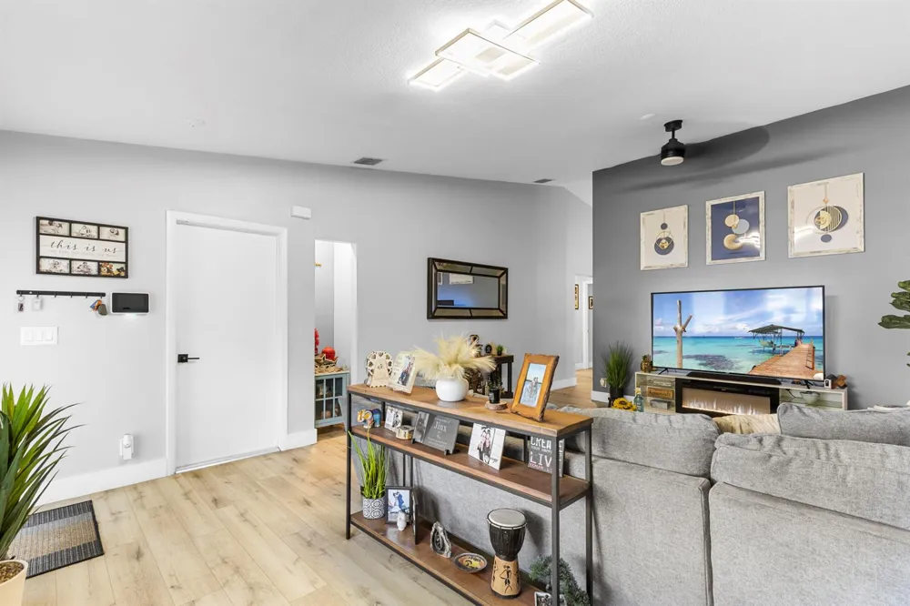 5318 NW 93rd Avenue Sunrise, FL 33351