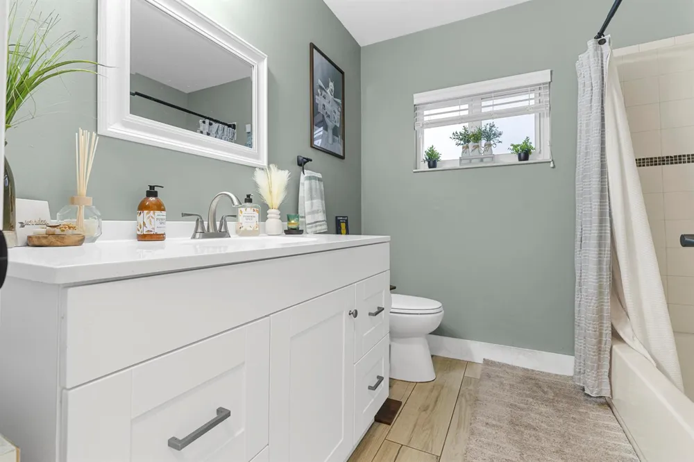 5318 NW 93rd Avenue Sunrise, FL 33351