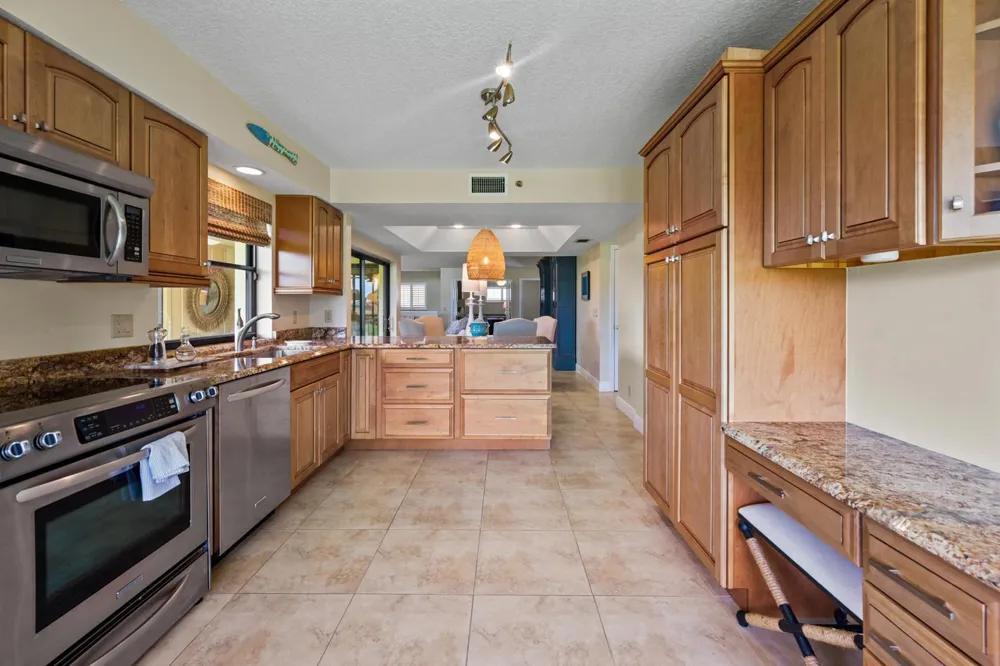 16914 WATERBEND DRIVE #270 Jupiter, FL 33477