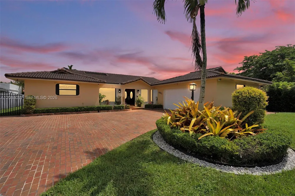 9951 SW 30th St Miami, FL 33165