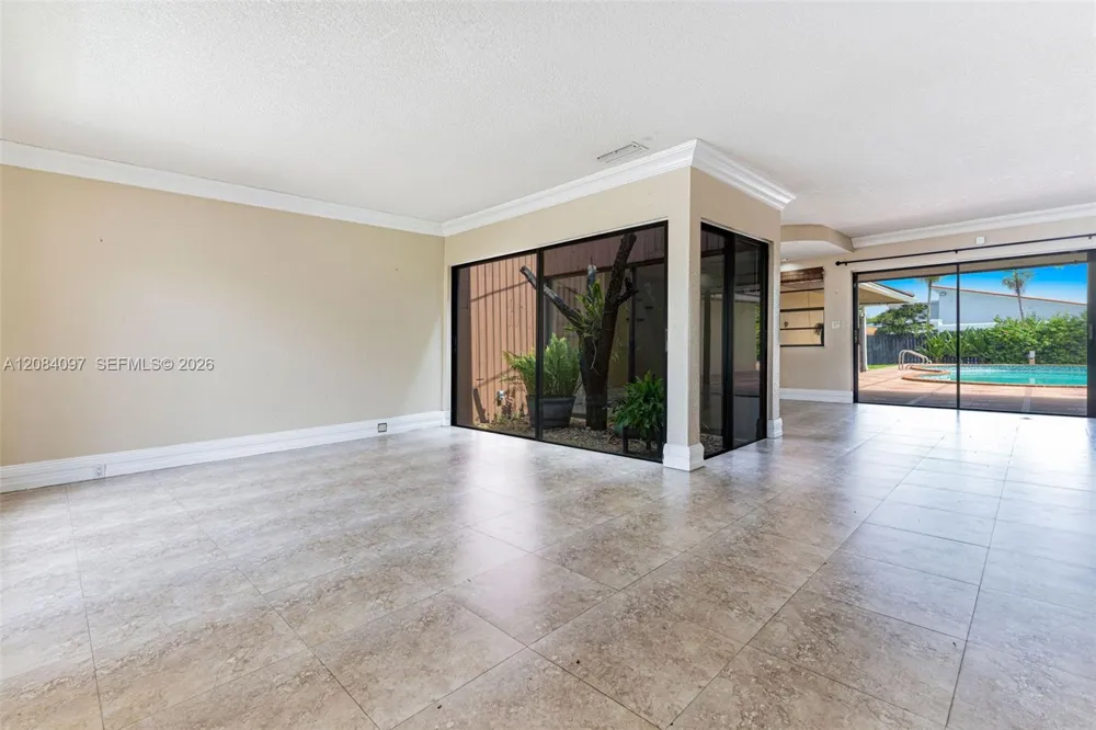 9951 SW 30th St Miami, FL 33165