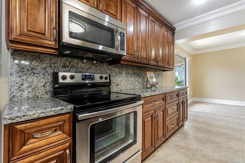 9951 SW 30th St Miami, FL 33165
