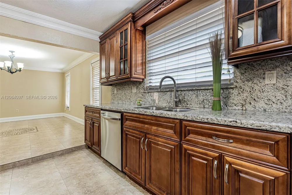 9951 SW 30th St Miami, FL 33165