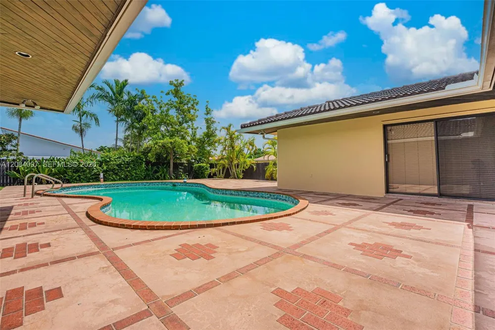9951 SW 30th St Miami, FL 33165