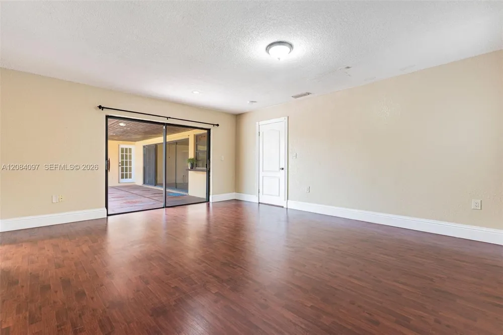 9951 SW 30th St Miami, FL 33165