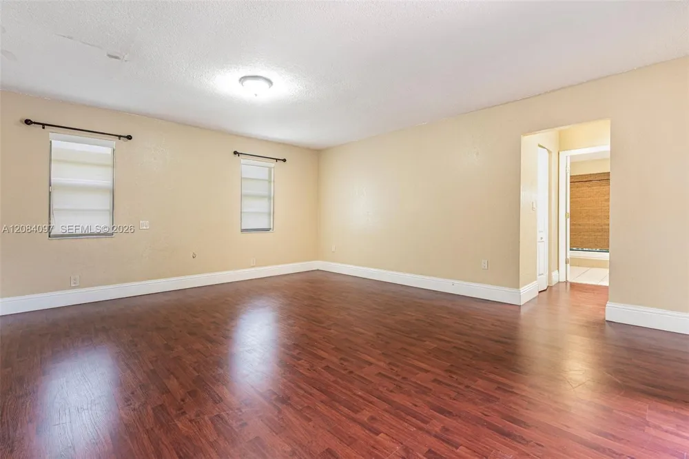 9951 SW 30th St Miami, FL 33165