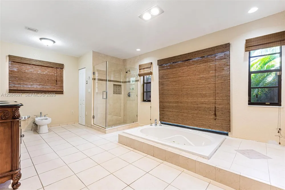 9951 SW 30th St Miami, FL 33165