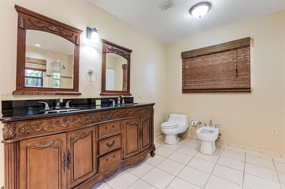 9951 SW 30th St Miami, FL 33165