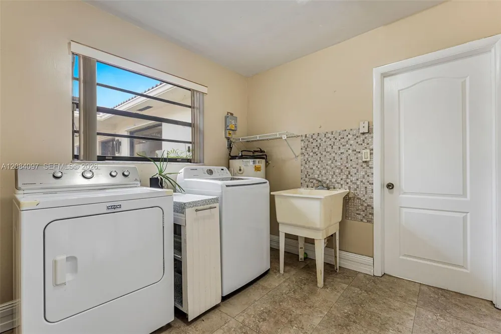 9951 SW 30th St Miami, FL 33165