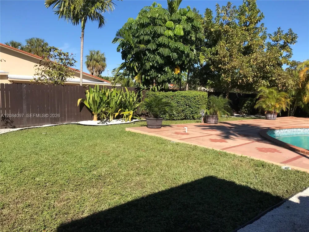 9951 SW 30th St Miami, FL 33165