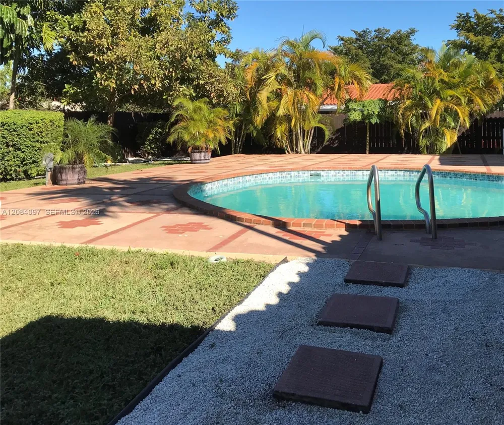 9951 SW 30th St Miami, FL 33165