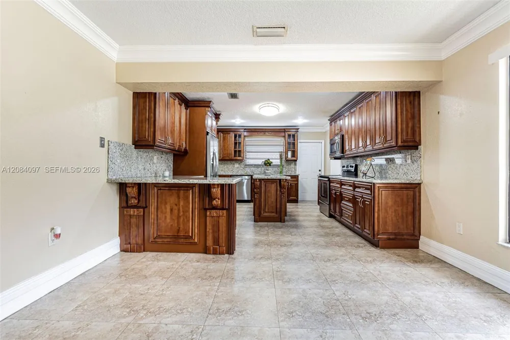 9951 SW 30th St Miami, FL 33165